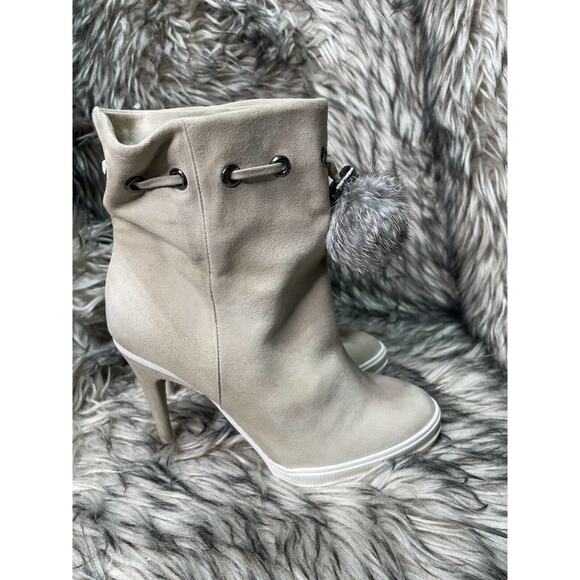 BCBG MAXAZRIA Ma‎ Perry Ivory Suede Ankle Bootie 4in Heel Real Fur Women's 7.5M - Picture 4 of 9